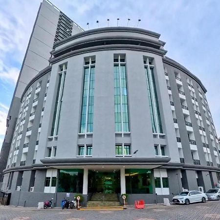 Stallions Suite Penang Jelutong Esterno foto