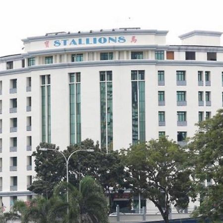 Stallions Suite Penang Jelutong Esterno foto