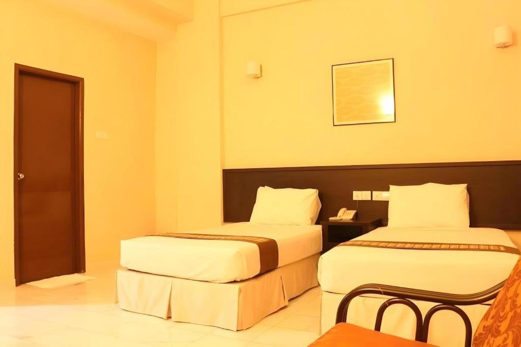 Stallions Suite Penang Jelutong Esterno foto