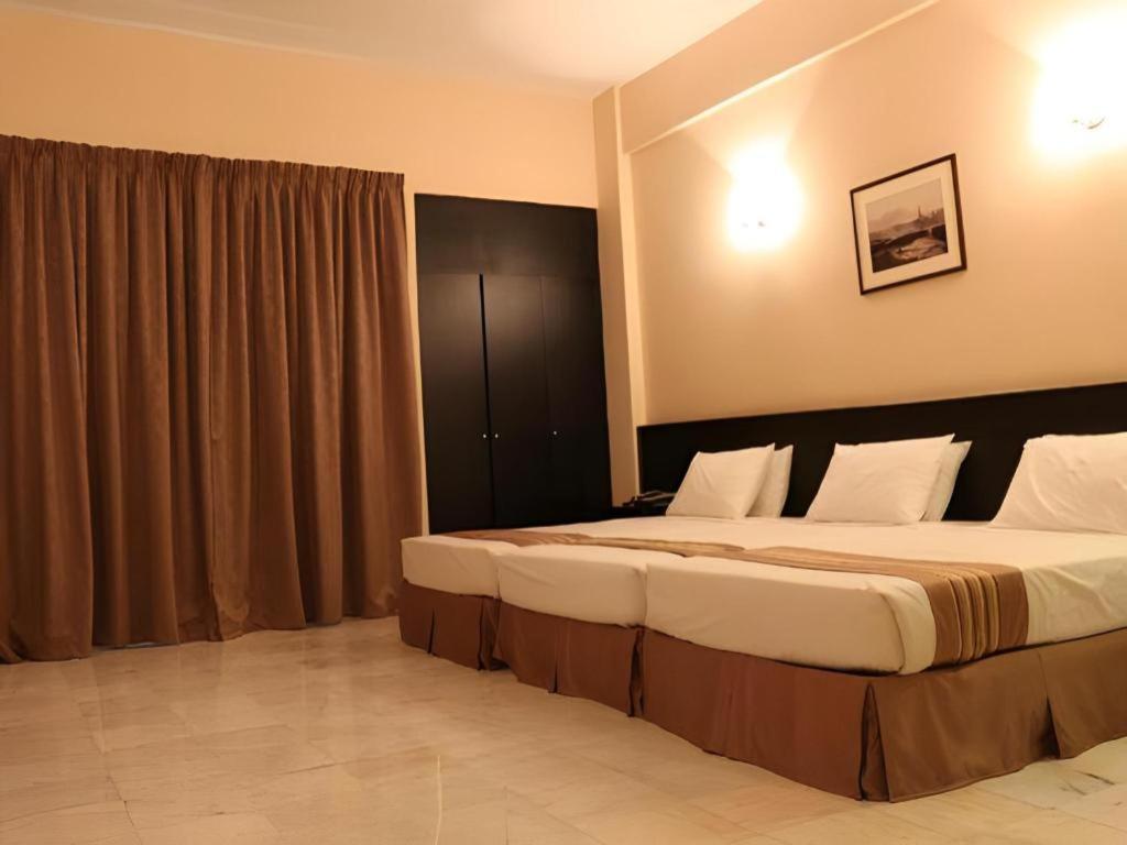 Stallions Suite Penang Jelutong Esterno foto