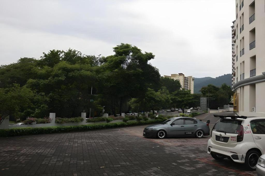 Stallions Suite Penang Jelutong Esterno foto