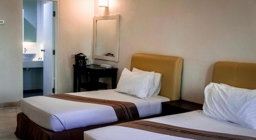Stallions Suite Penang Jelutong Esterno foto