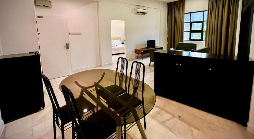 Stallions Suite Penang Jelutong Esterno foto