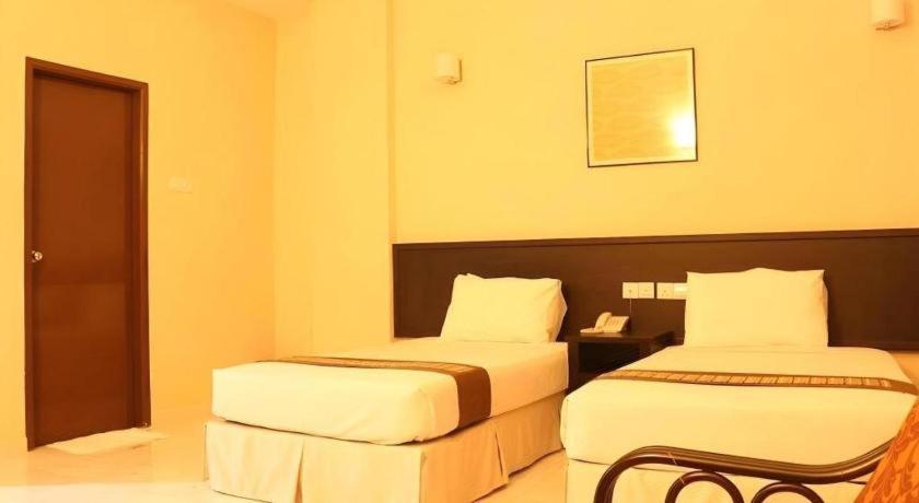 Stallions Suite Penang Jelutong Esterno foto