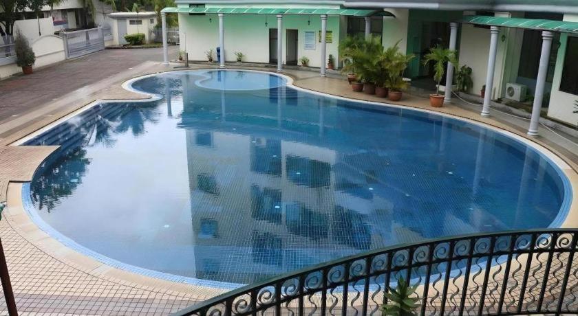 Stallions Suite Penang Jelutong Esterno foto