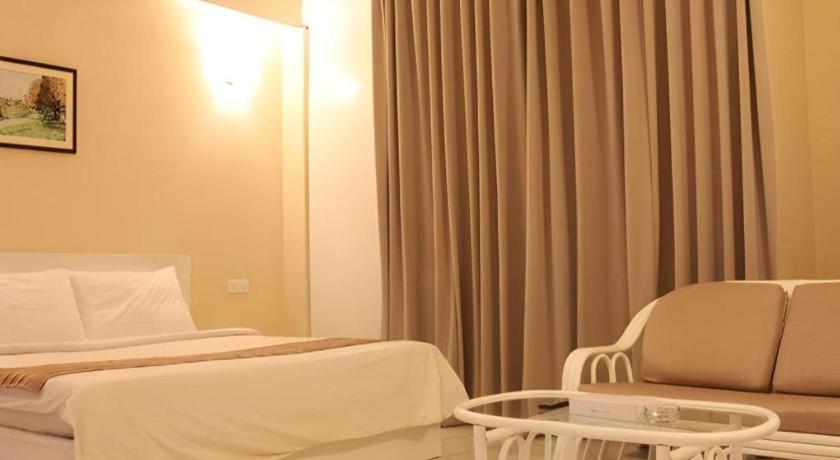 Stallions Suite Penang Jelutong Esterno foto